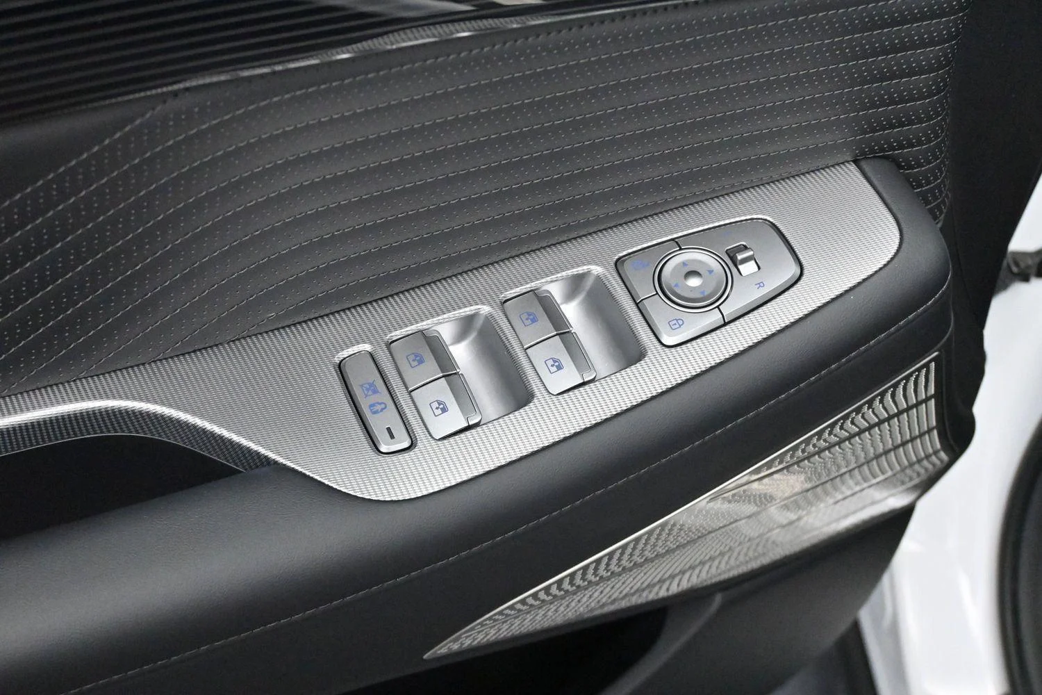 Used 2024 Hyper White Hyundai Calligraphy image 11