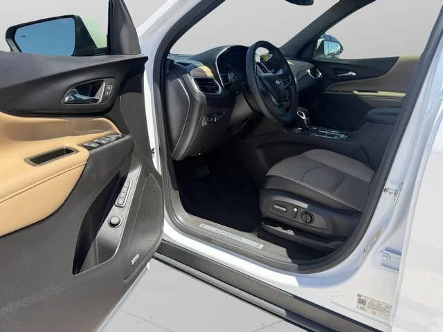 Used 2024 Iridescent Pearl Tricoat Chevrolet Premier image 15