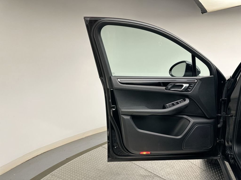 Used 2021 Black Porsche Base image 9