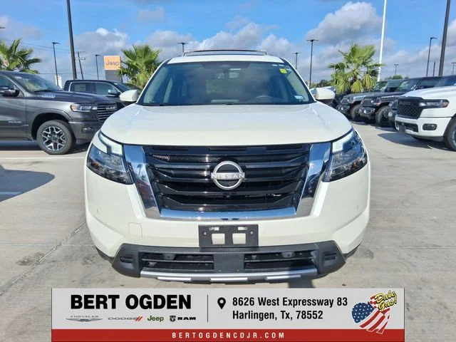 Used 2023 White Nissan Platinum image 1