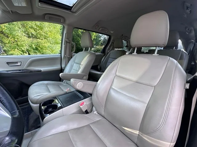 Used 2018 White Toyota XLE image 12