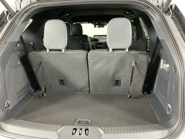 New 2026 Space White Metallic Ford ST-Line image 31