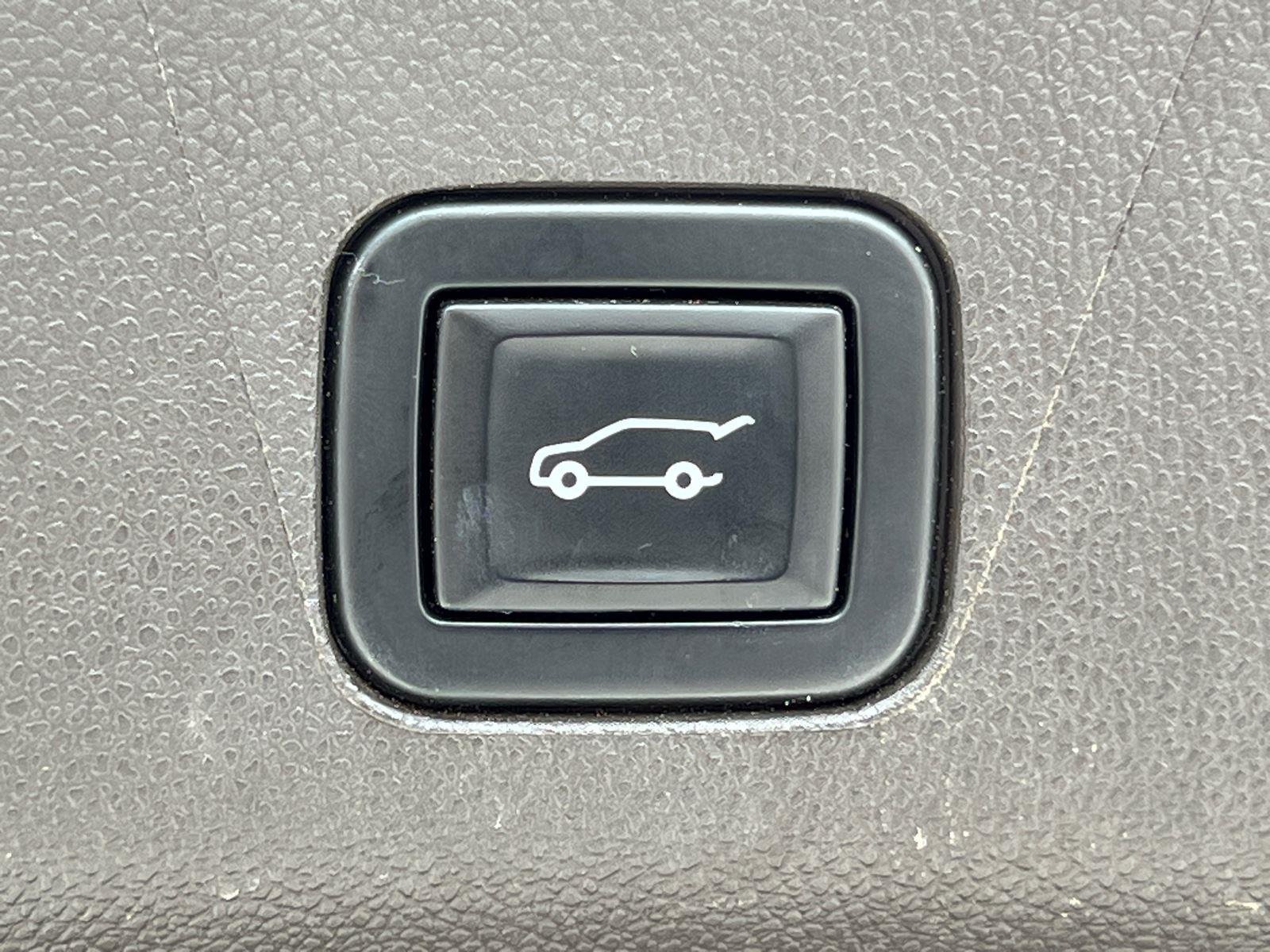 Used 2022 Summit White GMC SLT image 19