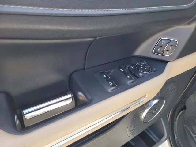 Used 2022 White Ford Limited image 20