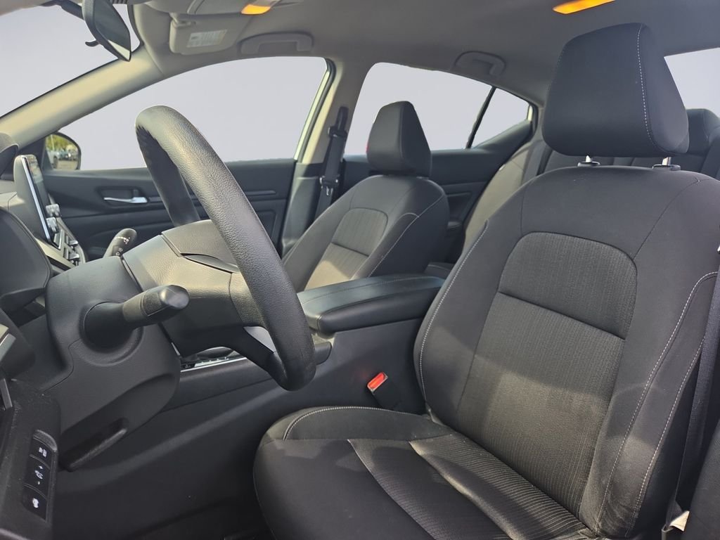 Used 2025 White Nissan 2.5 SV image 16