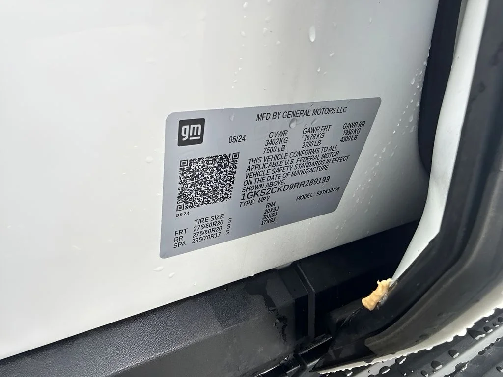 Used 2024 White GMC AT4 image 24