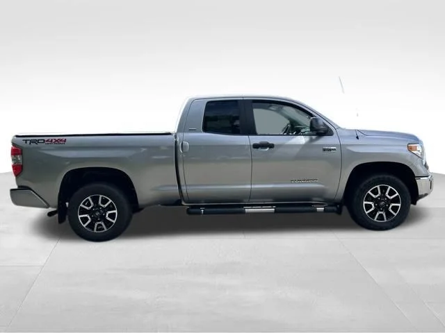Used 2017 Silver Toyota SR5 image 6