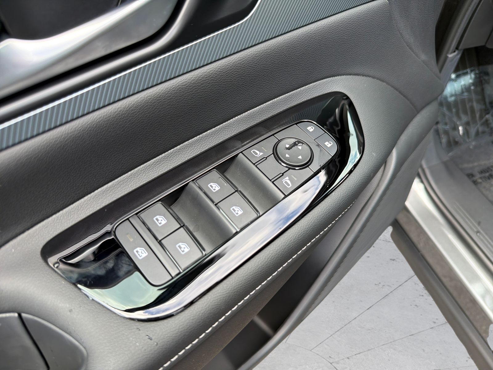 New 2026 Gray Nissan SL image 28