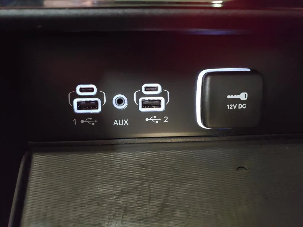 Used 2024 Diamond Black Jeep Altitude X image 23