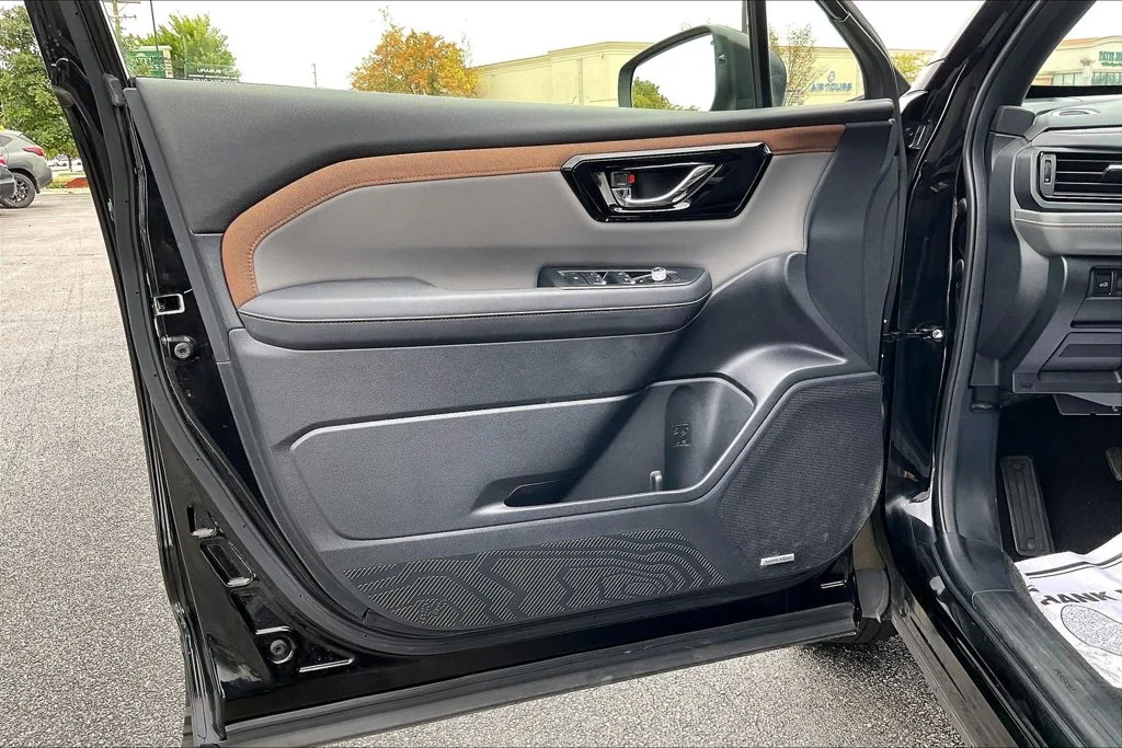 Used 2025 Black Subaru Sport image 26