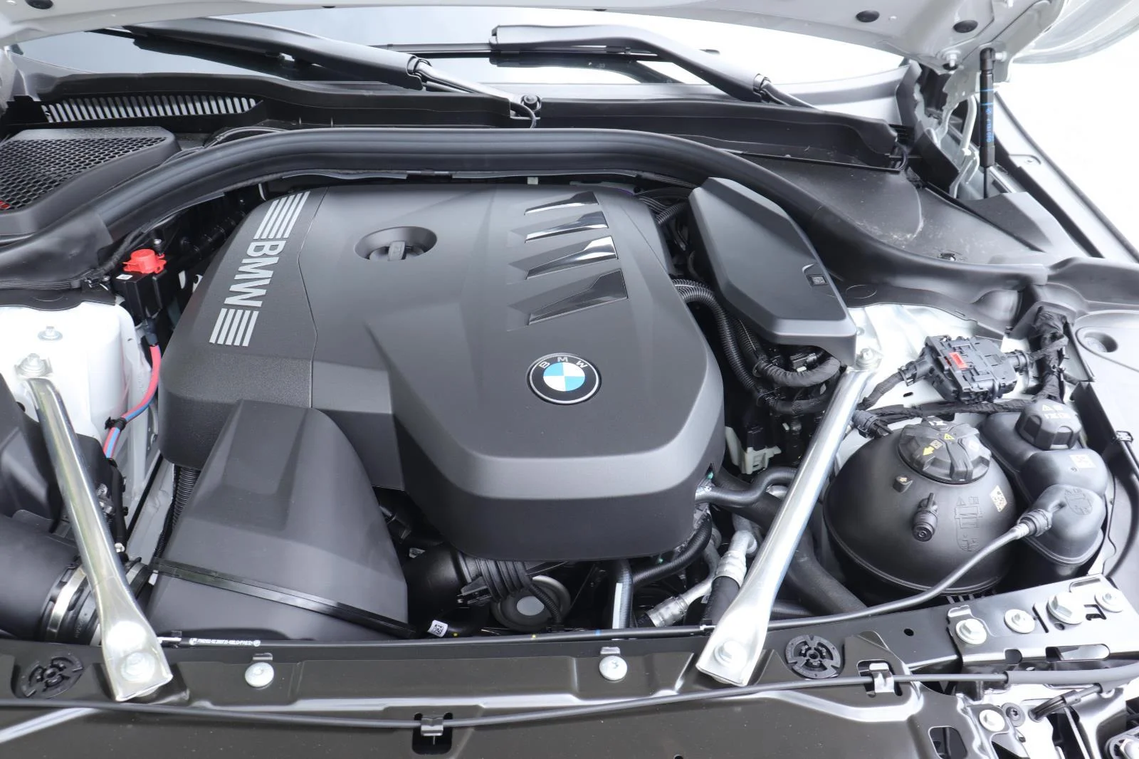 New 2027 Mineral White Metallic BMW 530i image 36
