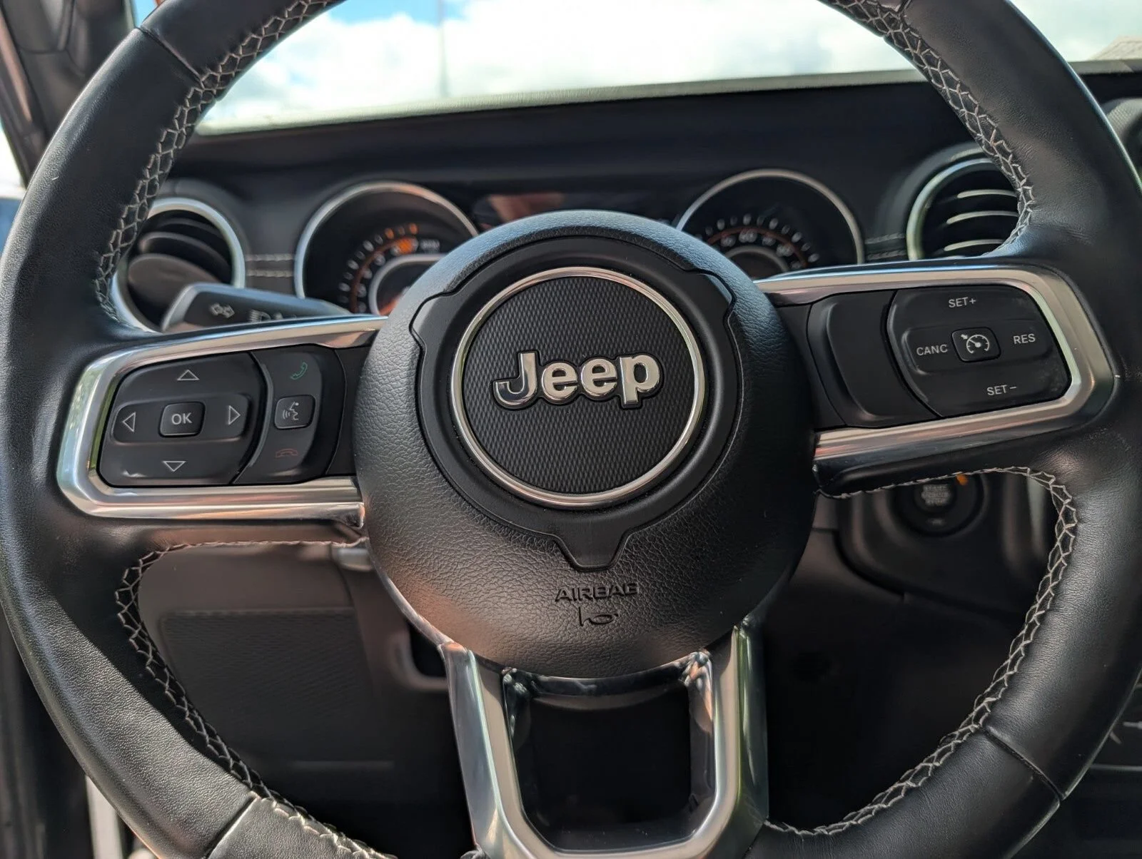 Used 2021 Gray Jeep Sahara 4x4 image 28