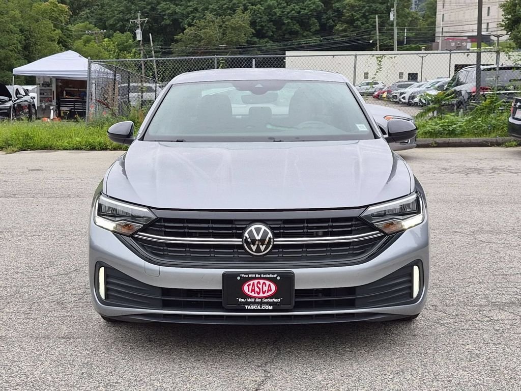 Used 2023 Silver Volkswagen 1.5T Sport image 10