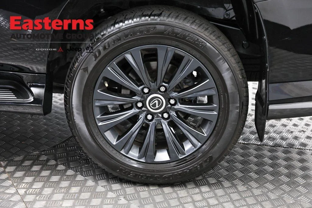 Used 2022 Black Lexus 460 image 41