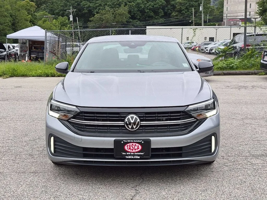 Used 2023 Silver Volkswagen 1.5T Sport image 10