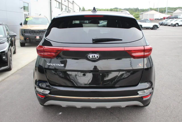 Used 2020 Red Kia S image 27