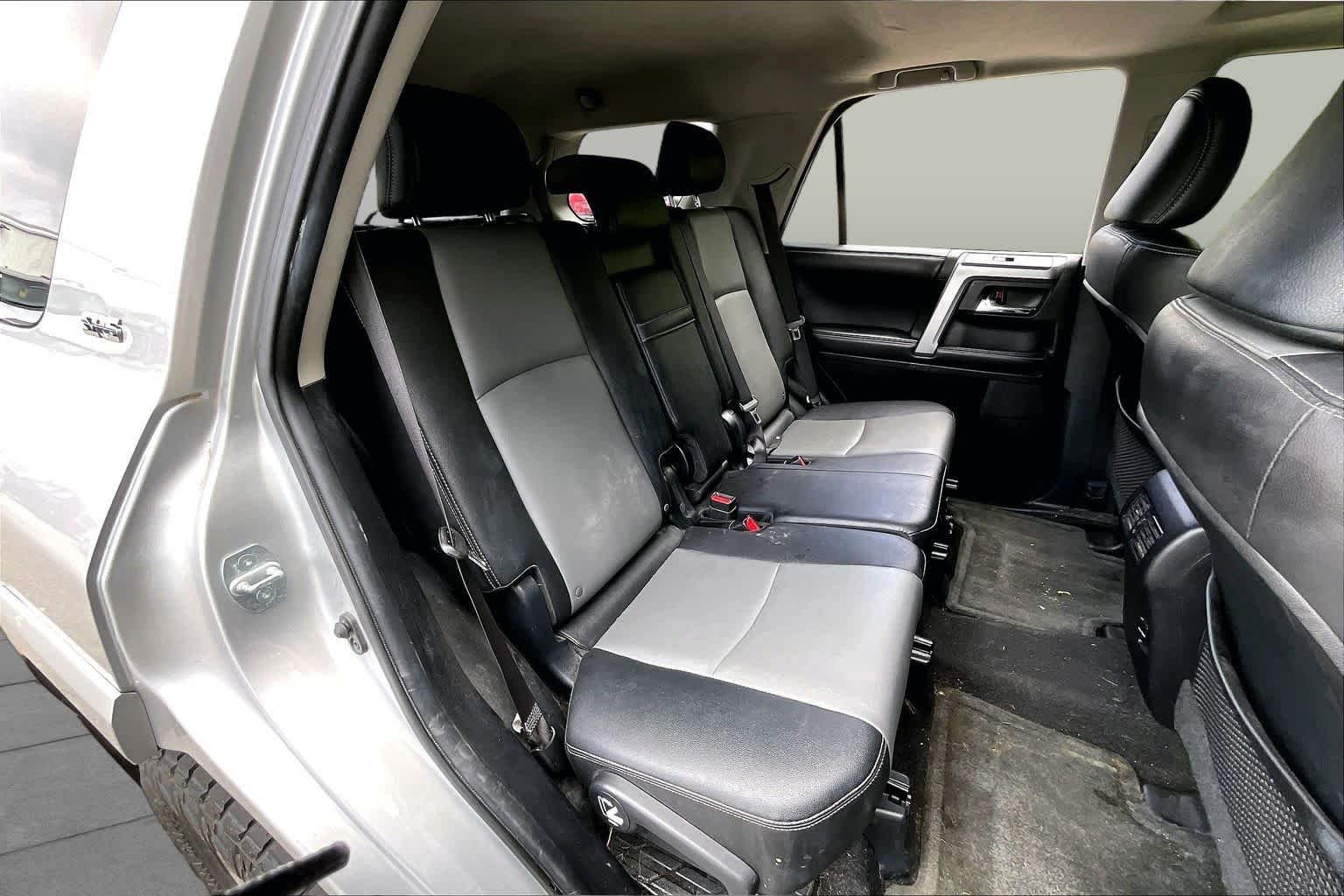 Used 2015 Classic Silver Metallic Toyota SR5 Premium image 18