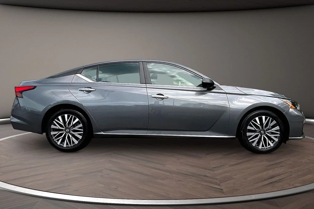 Used 2024 Gray Nissan 2.5 SV image 9