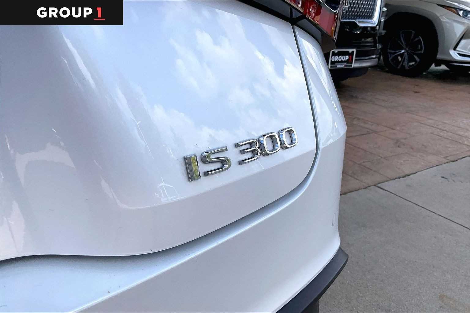 Used 2023 Eminent White Pearl Lexus  image 28