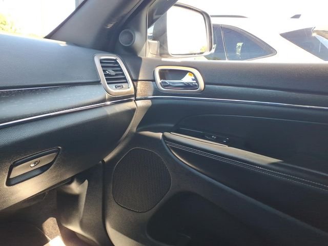 Used 2017 Blue Jeep Limited image 21