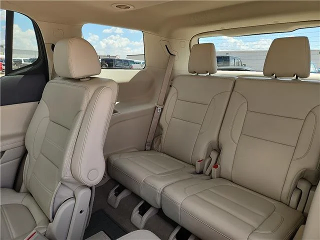 Used 2023 White Frost TRI GMC Denali Front-Wheel Drive image 9