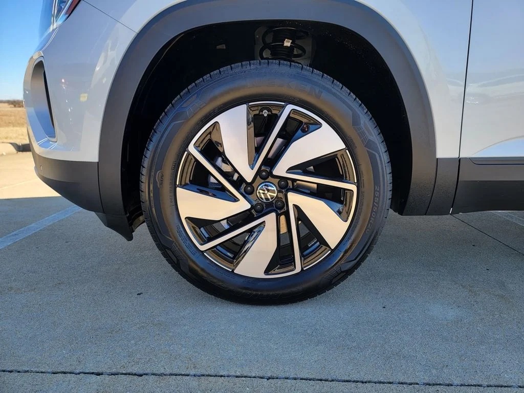 New 2026 White Volkswagen 2.0T SE w/Technology image 25