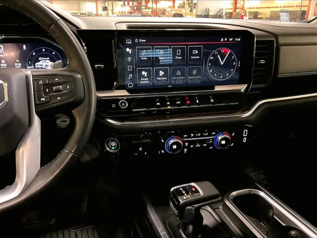 Used 2023 White GMC Elevation image 18