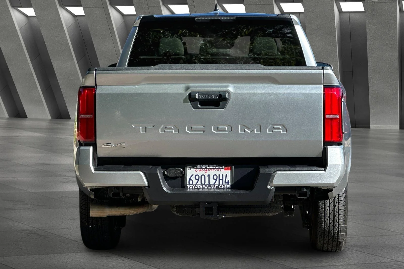 2025 Toyota Tacoma SR5 - Photo 12
