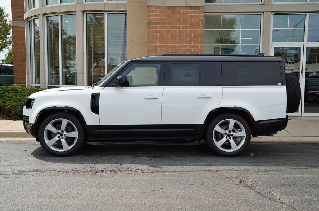 New 2026 Fuji White Land Rover X-Dynamic SE image 2