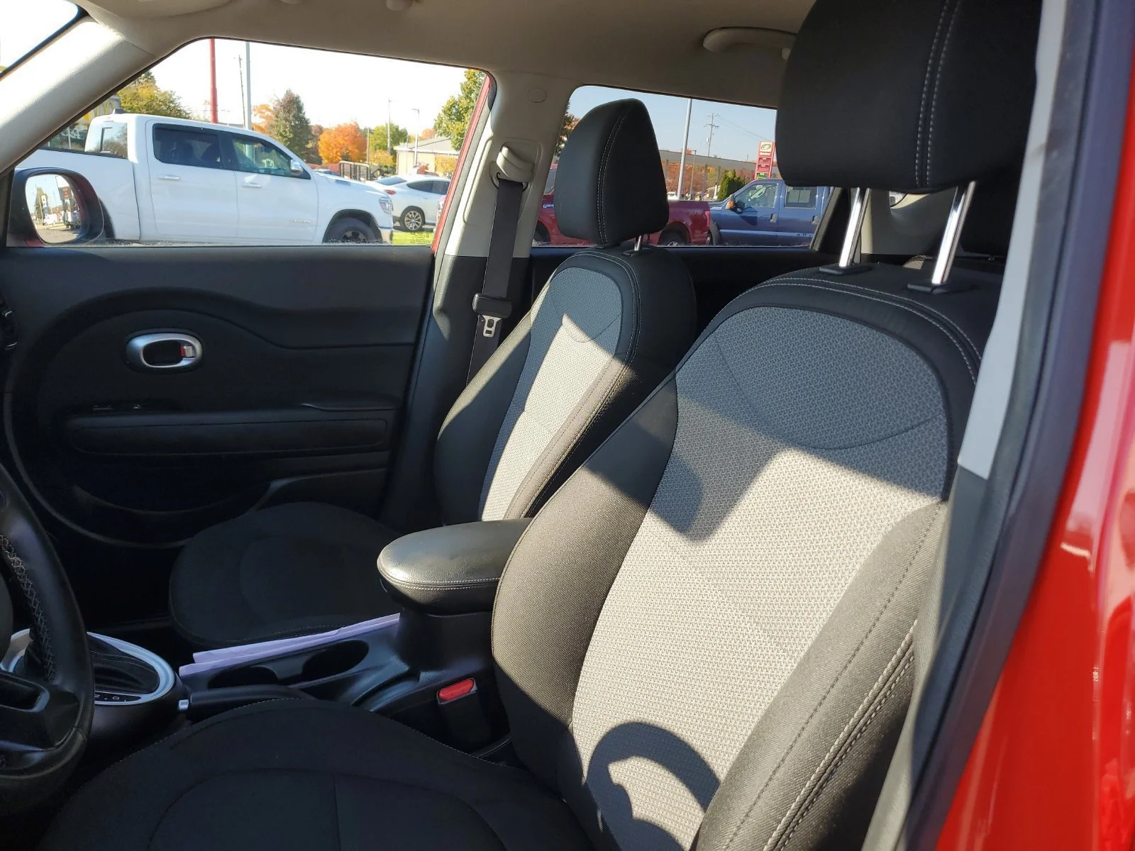 Used 2018 Red Kia Plus image 12
