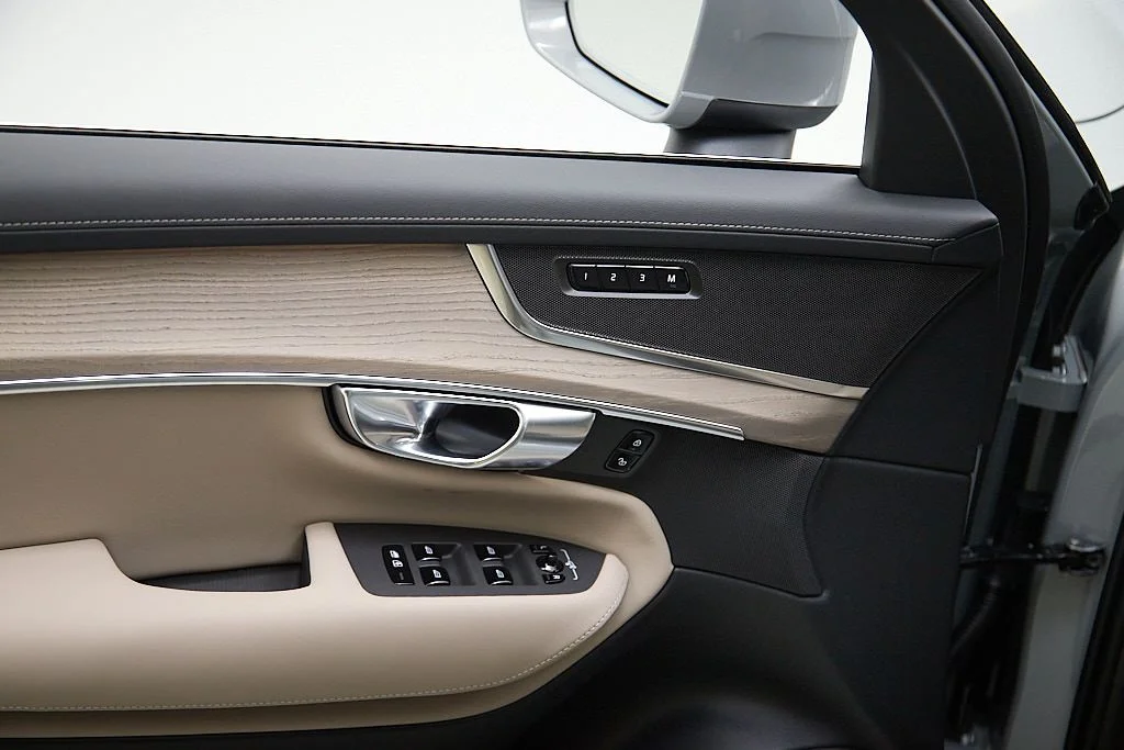 New 2026 Vapour Grey Volvo Plus image 11