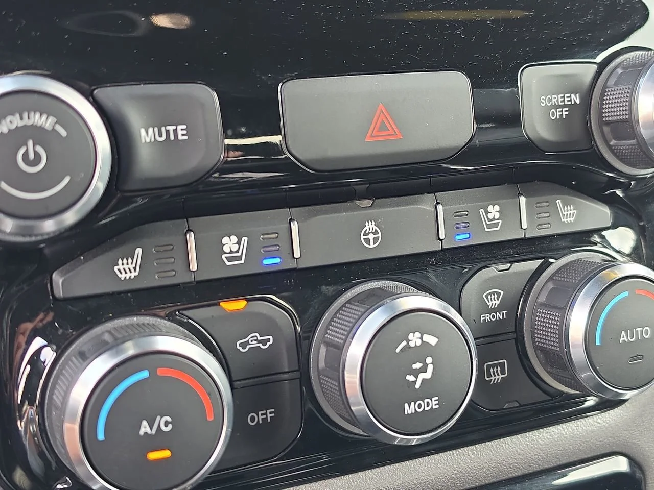 Used 2023 Granite Crystal Metallic Clearcoat Ram Laramie image 31