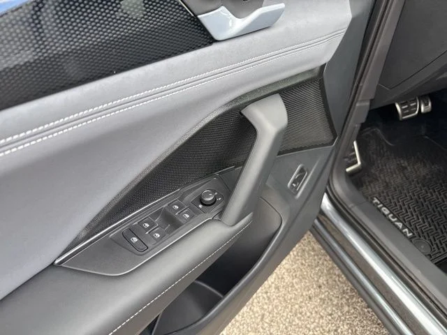 2026 Volkswagen Tiguan SE R-LINE BLACK - Photo 19