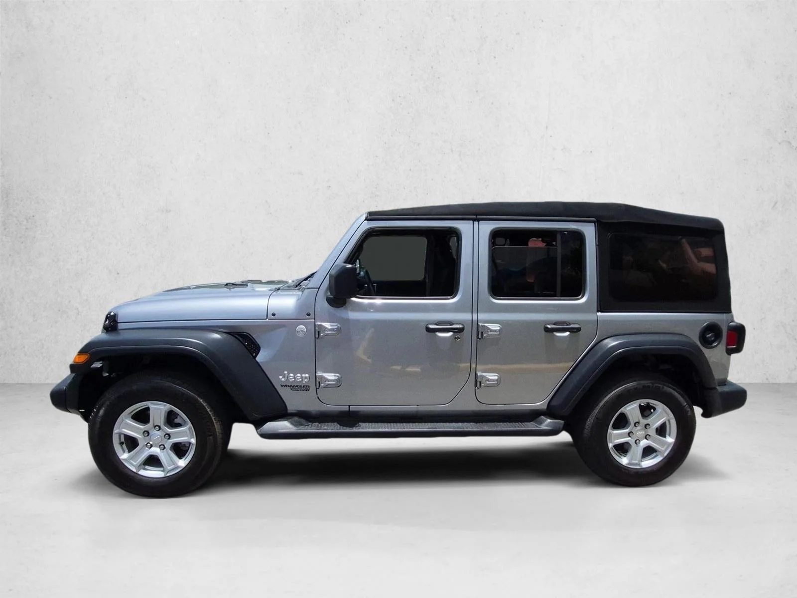 Used 2019 Billet Silver Metallic Clearcoat Jeep Sport S image 9