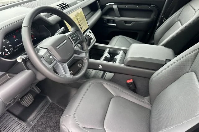 New 2026 Santorini Black Land Rover S image 9