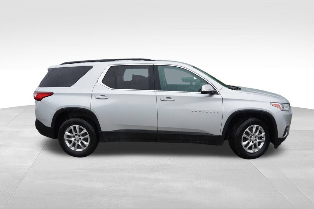 Used 2020 Chevrolet Traverse 1LT with VIN 1GNEVGKW5LJ327646 for sale in Lakeville, MN