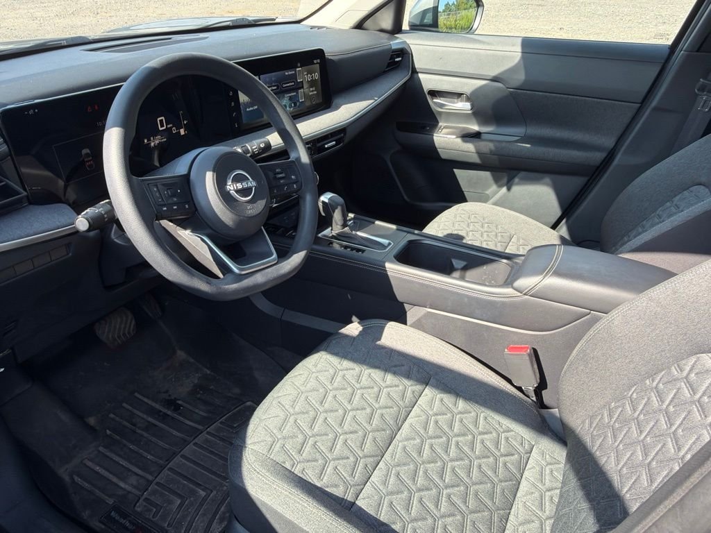 Used 2025 Gray Nissan SV image 8