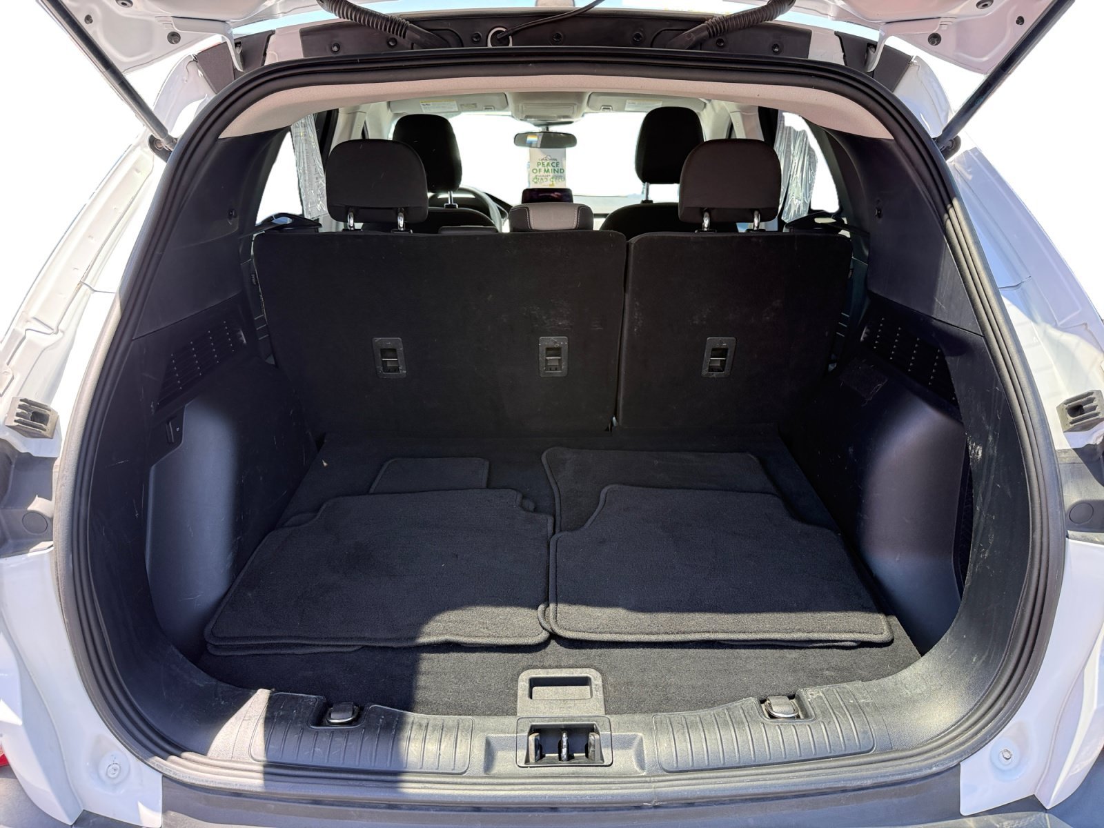 Used 2022 Oxford White Ford SE image 17
