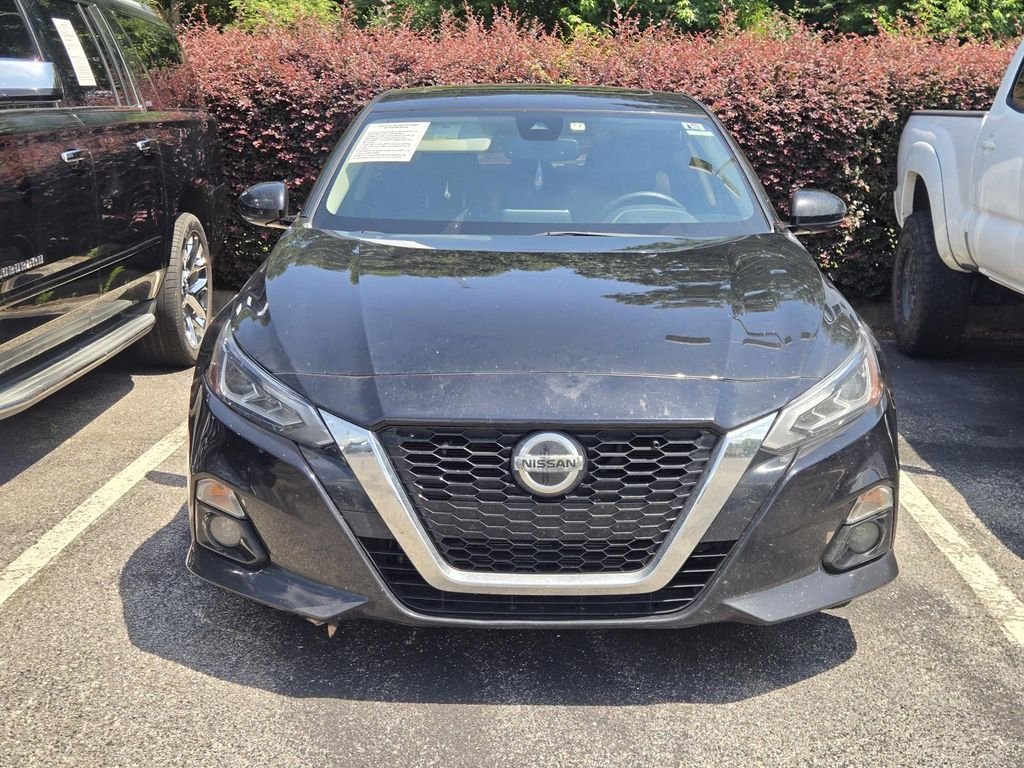 Used 2019 Black Nissan 2.5 SL image 2