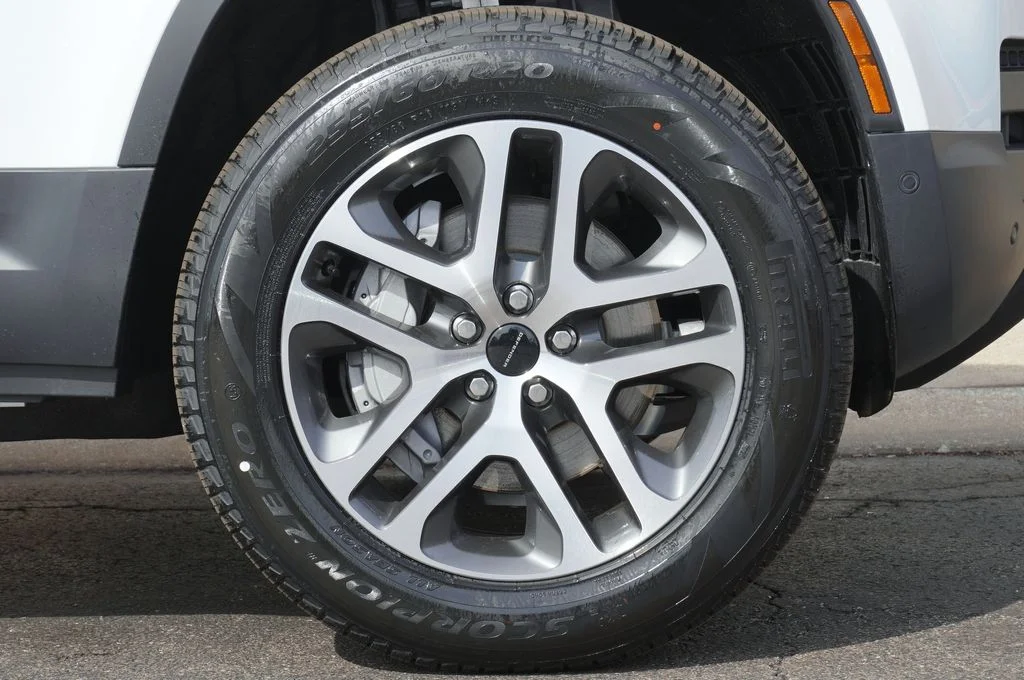 New 2026 Fuji White Land Rover S image 9