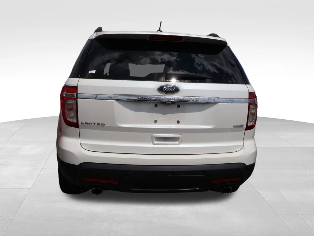 Used 2014 White Platinum Clearcoat Metallic Ford Limited image 10