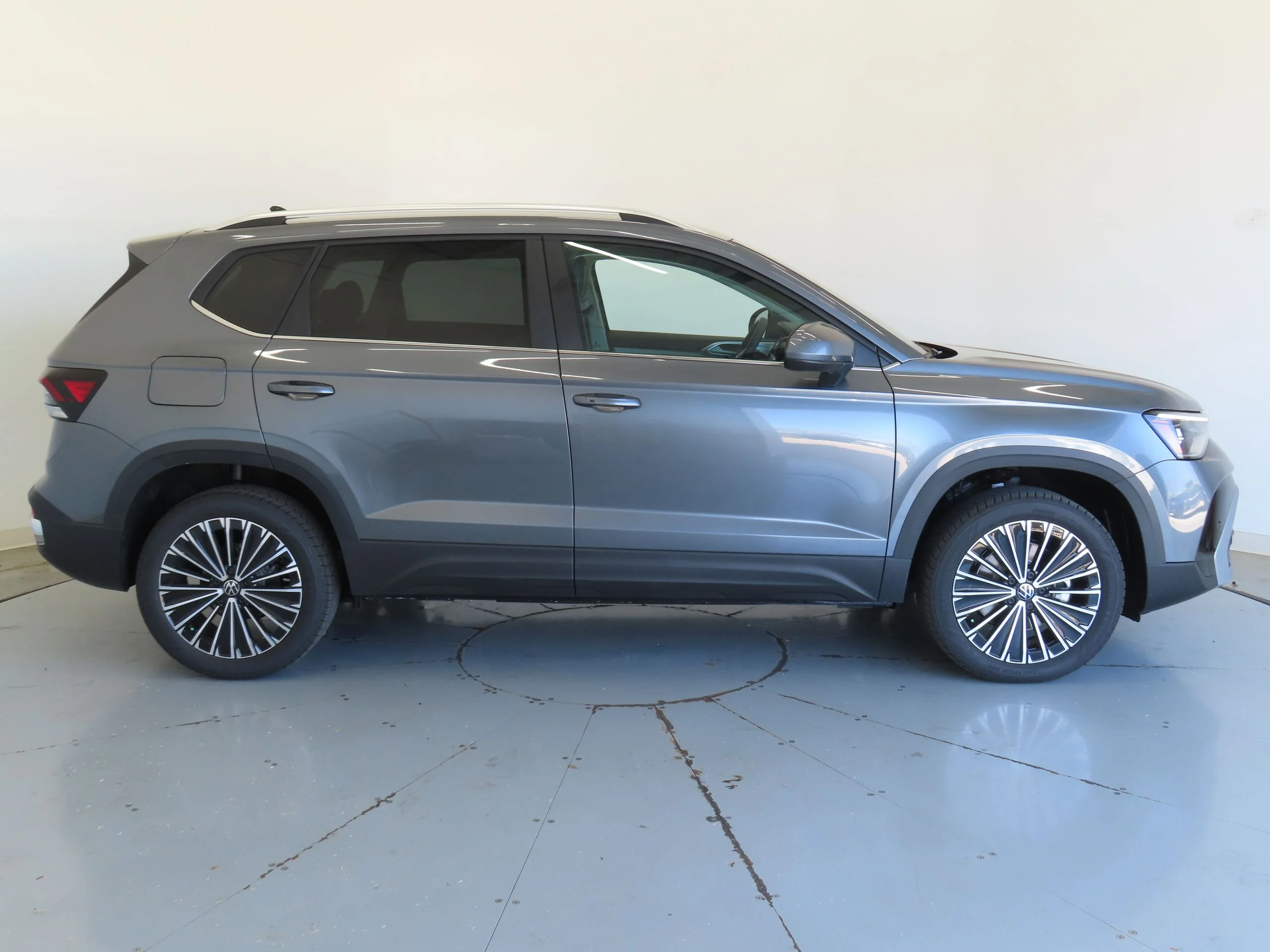New 2026 Silver Volkswagen 1.5T SE image 2