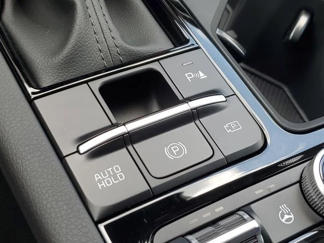 2025 Kia K5 EX - Photo 28