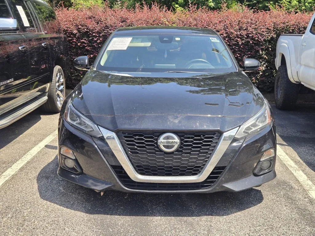Used 2019 Black Nissan 2.5 SL image 2