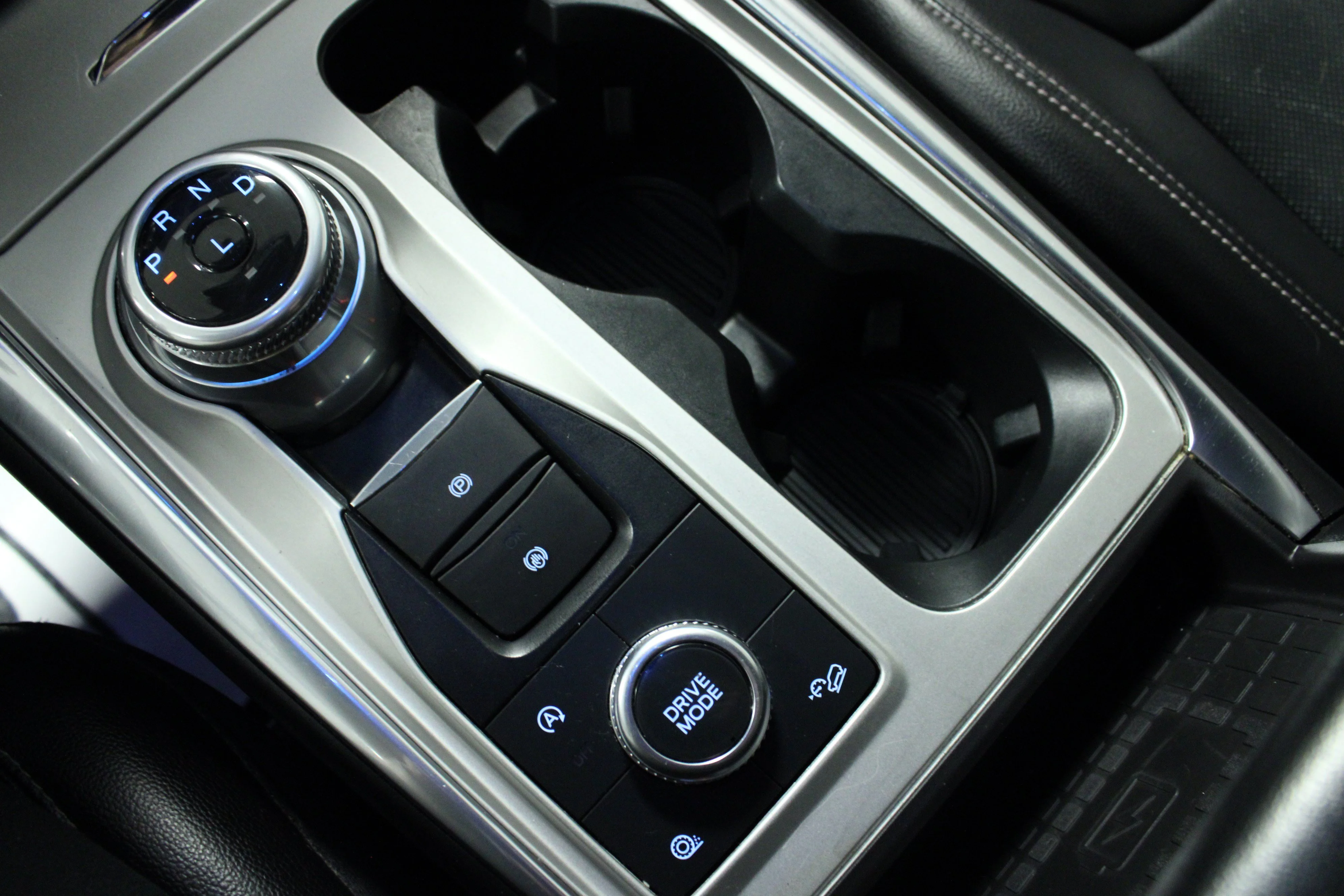 Used 2022 Black Metallic Ford Limited image 24