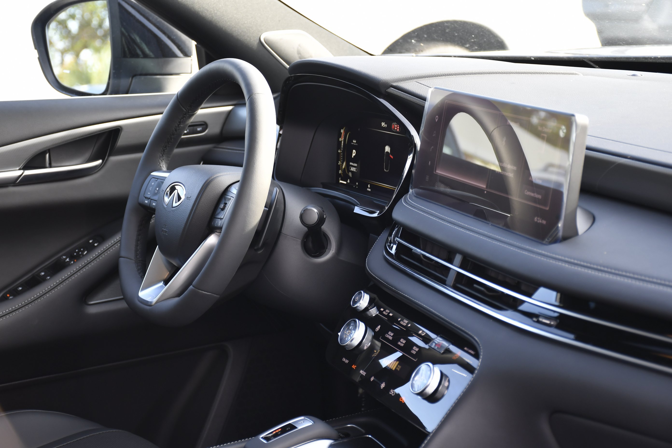 New 2027 GRAPHITE SHADOW INFINITI Luxe AWD image 32