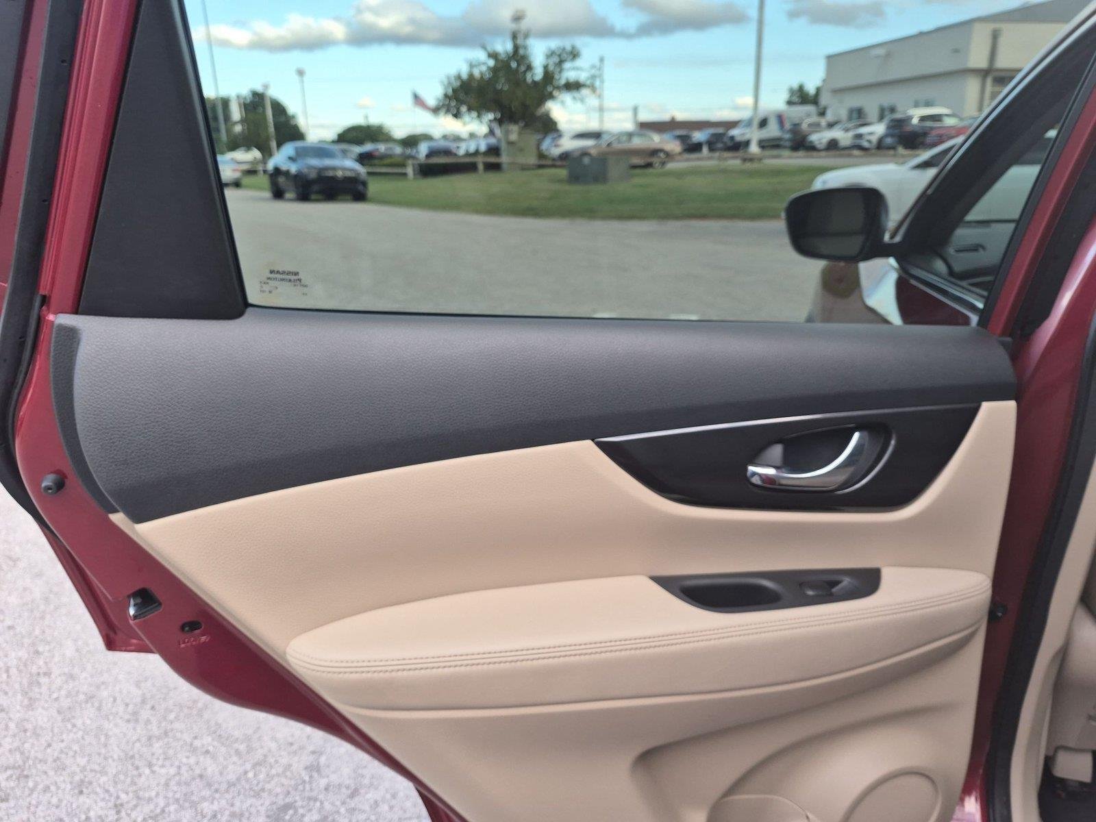 Used 2020 Scarlet Ember Tintcoat Nissan SV image 29