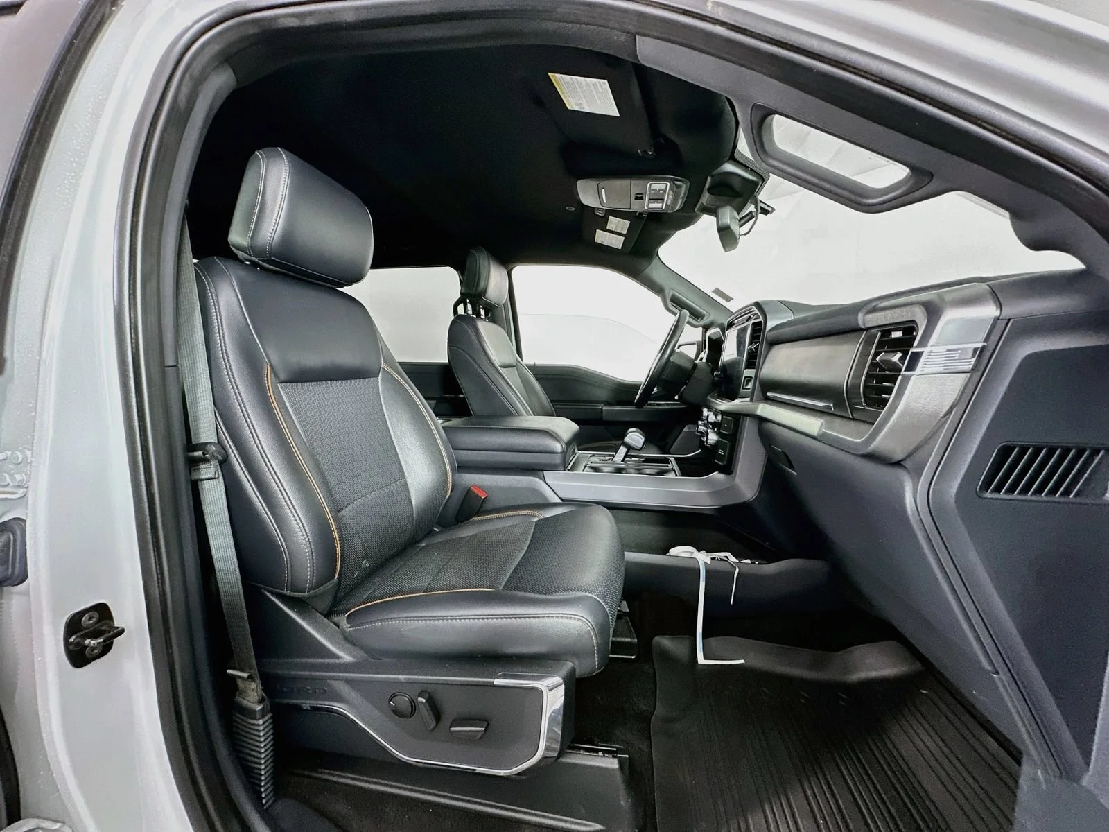 Used 2024 White Ford LARIAT image 30