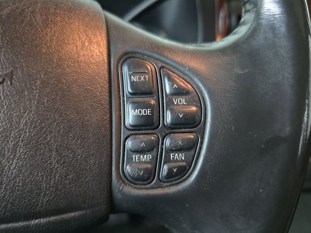 Used 2005 Black Clearcoat Ford  image 14