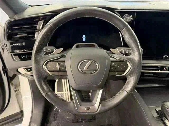 2023 Lexus RX Hybrid 500h - Photo 14